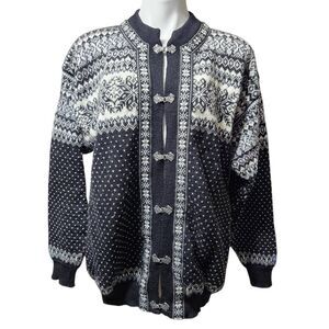 Nordstrikk wool sweater fair Isle cardigan metal hook size 1X Norway black white